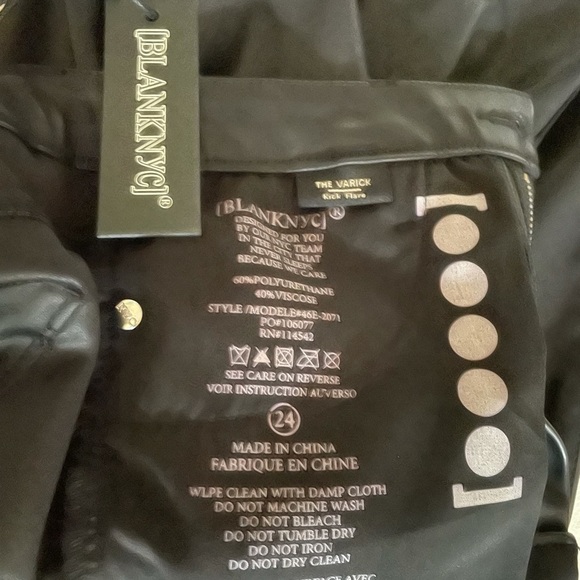 NWT (24) BLANKNYC 7/8 Varick flare cropped Pleather faux vegan snap close black - Picture 11 of 13